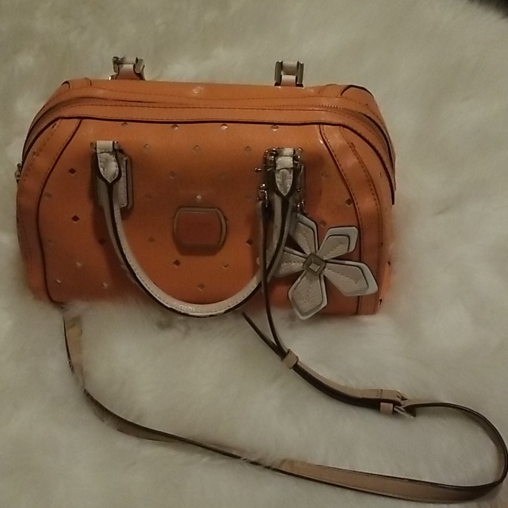 Guess purse ~Bundle and Save!!!~